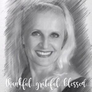 Meet your Posher, Larisa